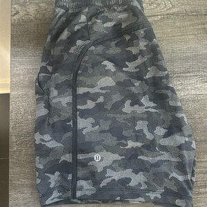 Men’s Lululemon athletic shorts